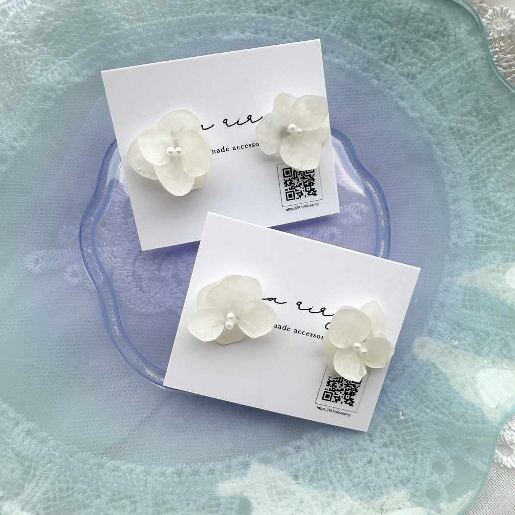 no.171 小さなお花のピアス マット加工 すりガラス 紫陽花 ホワイトアナベル パール ステンレス ピアス