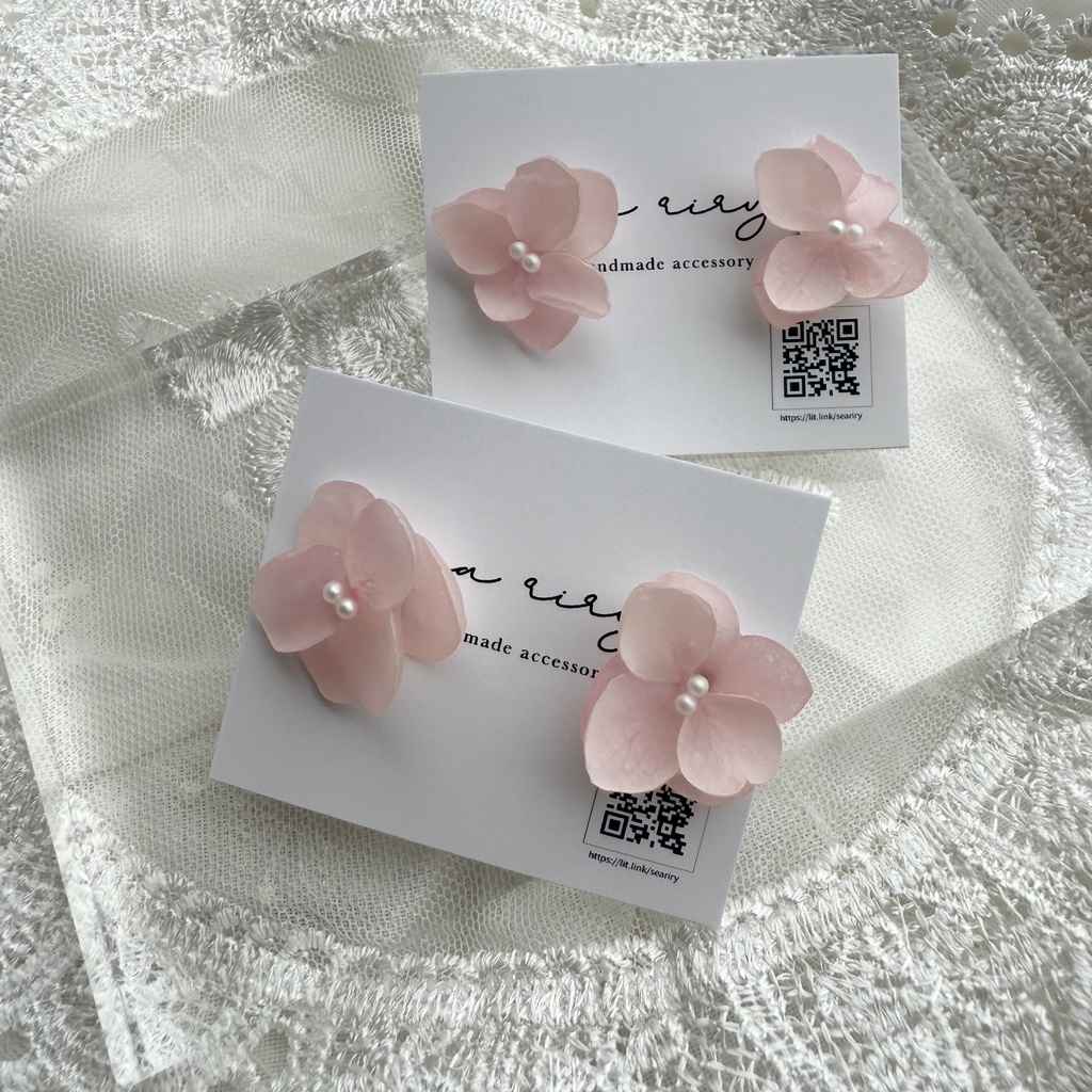 no.172 ちいさなお花のピアス マット加工 すりガラス 本物のお花 紫陽花 アナベル ベビーピンク ステンレス ピアス