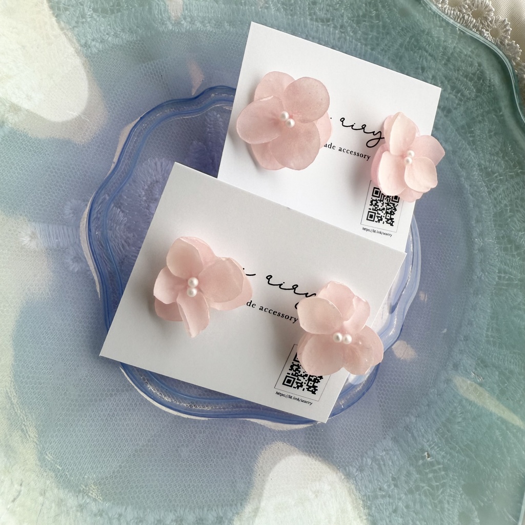 no.172 ちいさなお花のピアス マット加工 すりガラス 本物のお花 紫陽花 アナベル ベビーピンク ステンレス ピアス