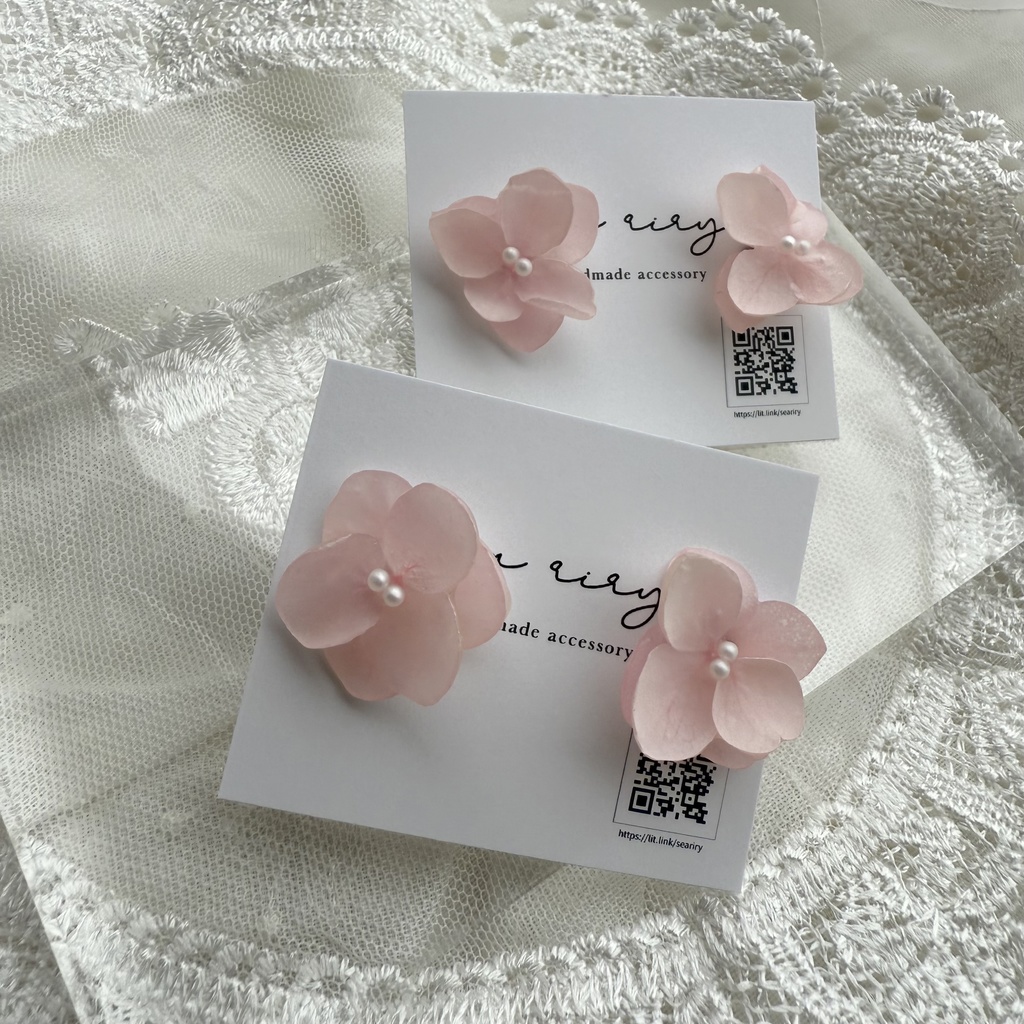 no.172 ちいさなお花のピアス マット加工 すりガラス 本物のお花 紫陽花 アナベル ベビーピンク ステンレス ピアス