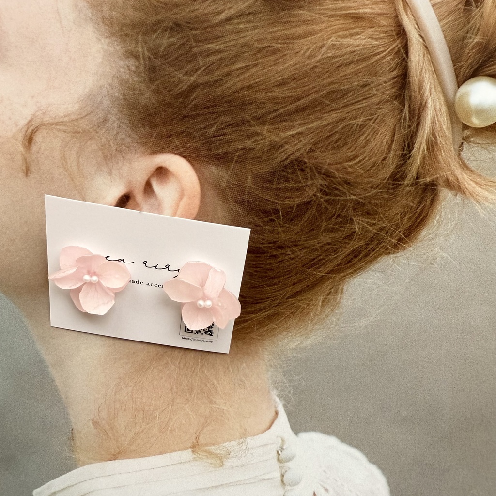 no.172 ちいさなお花のピアス マット加工 すりガラス 本物のお花 紫陽花 アナベル ベビーピンク ステンレス ピアス