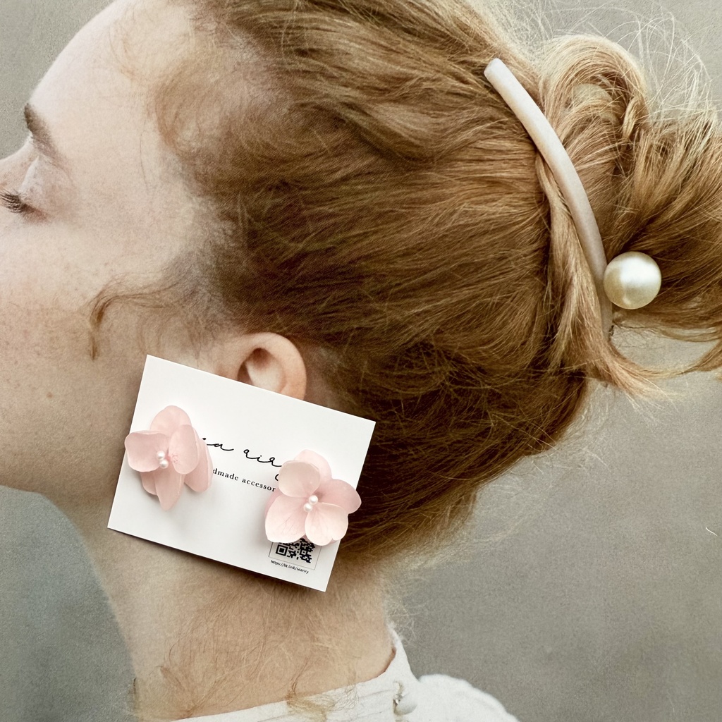 no.172 ちいさなお花のピアス マット加工 すりガラス 本物のお花 紫陽花 アナベル ベビーピンク ステンレス ピアス