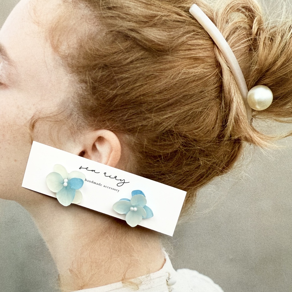 no.173 ちいさなお花のピアス マット加工 すりガラス 本物のお花 アナベル 紫陽花 ブルーグラデ パール ステンレス ピアス