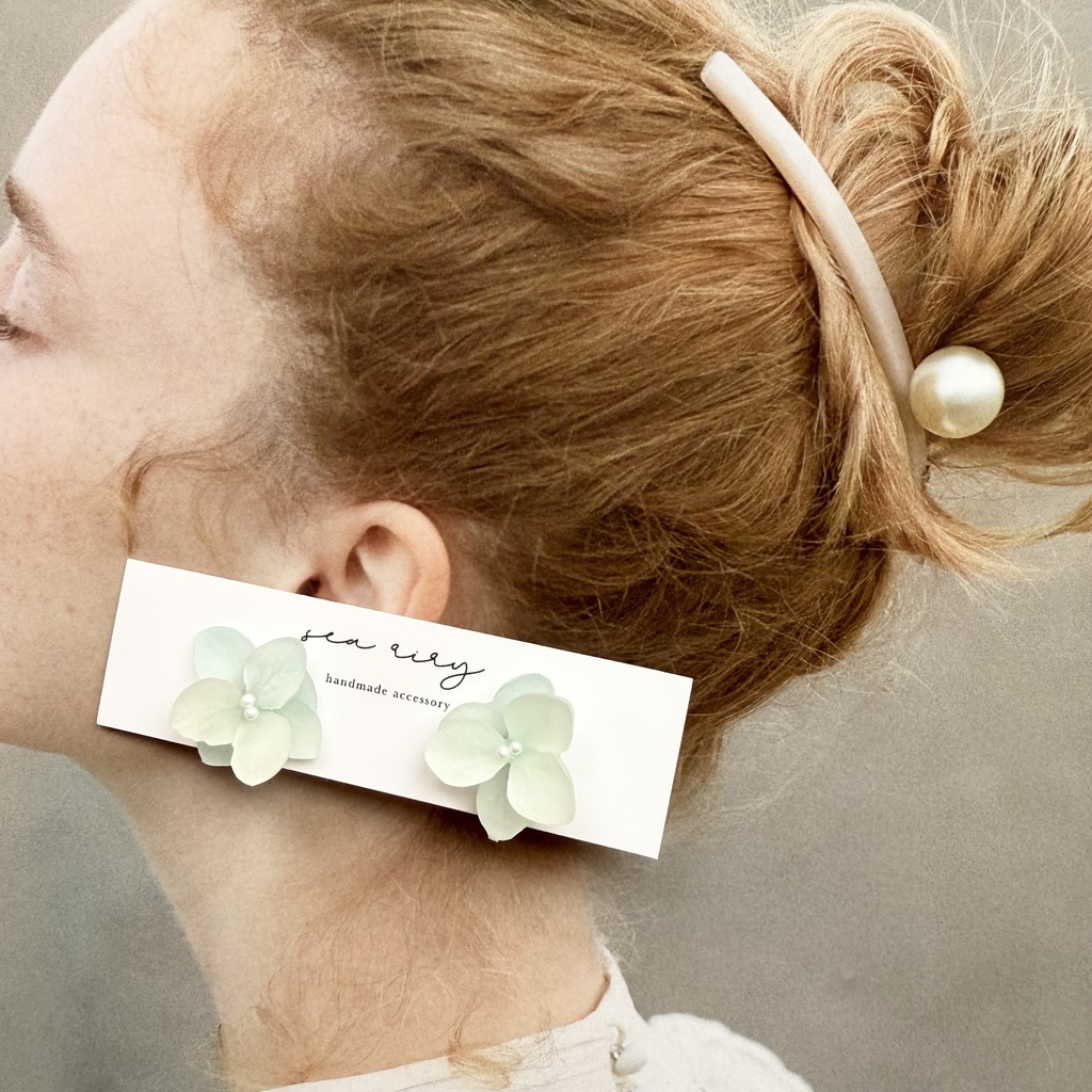 no.173 ちいさなお花のピアス マット加工 すりガラス 本物のお花 アナベル 紫陽花 ブルーグラデ パール ステンレス ピアス