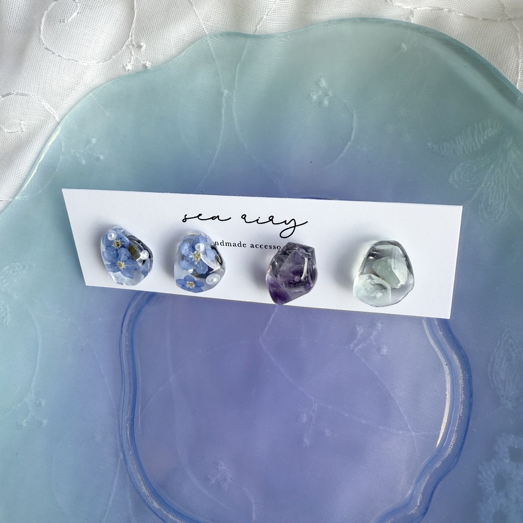no.176 勿忘草と天然石の鉱石ピアス 忘れな草 パール 天然石 レインボーフローライト 鉱石 レジンピアス ステンレス ピアス