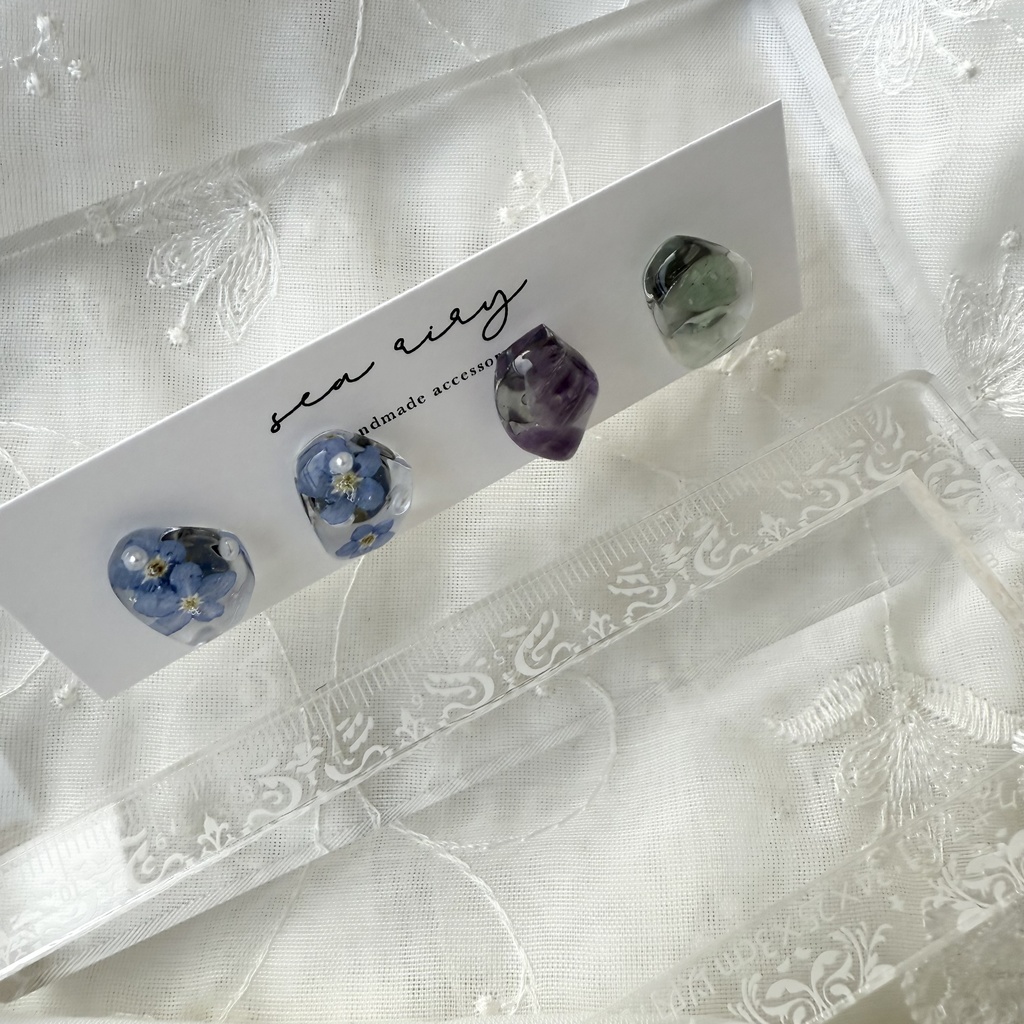 no.176 勿忘草と天然石の鉱石ピアス 忘れな草 パール 天然石 レインボーフローライト 鉱石 レジンピアス ステンレス ピアス