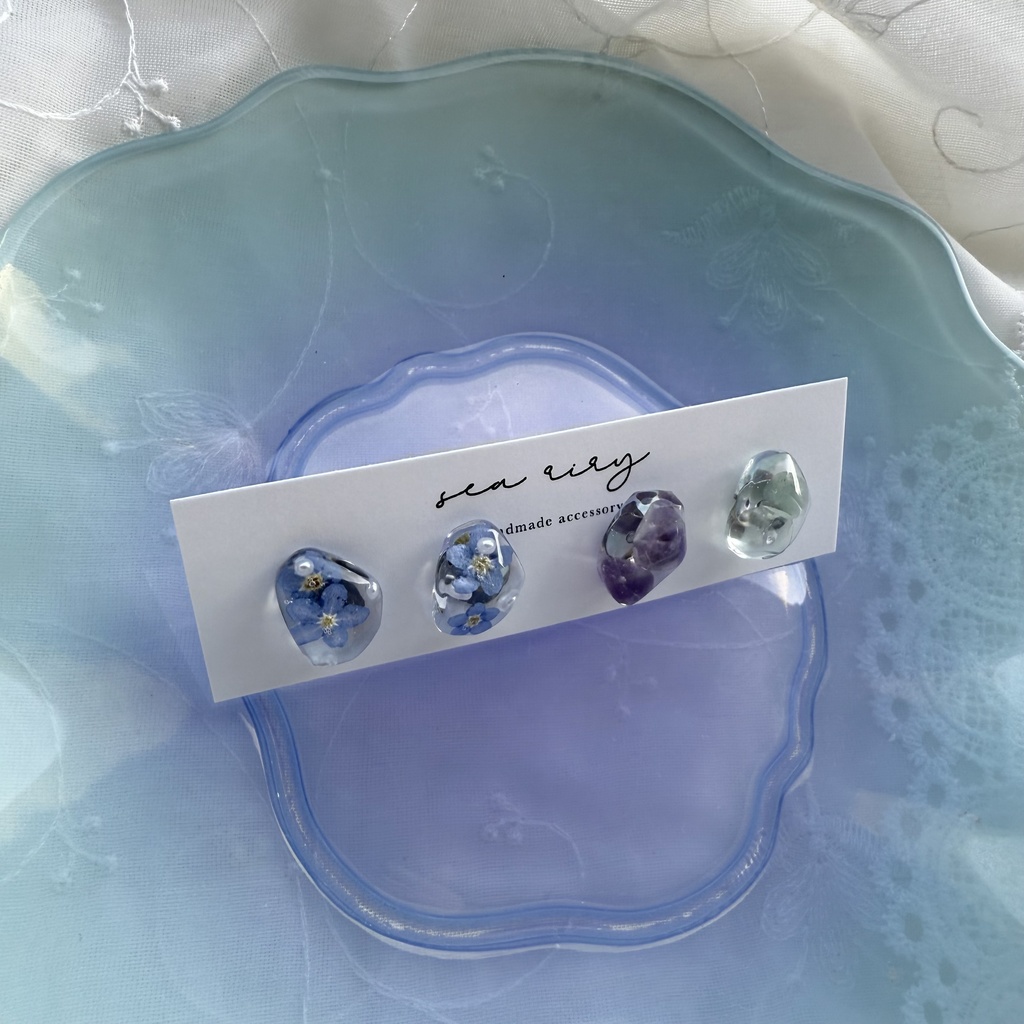 no.176 勿忘草と天然石の鉱石ピアス 忘れな草 パール 天然石 レインボーフローライト 鉱石 レジンピアス ステンレス ピアス