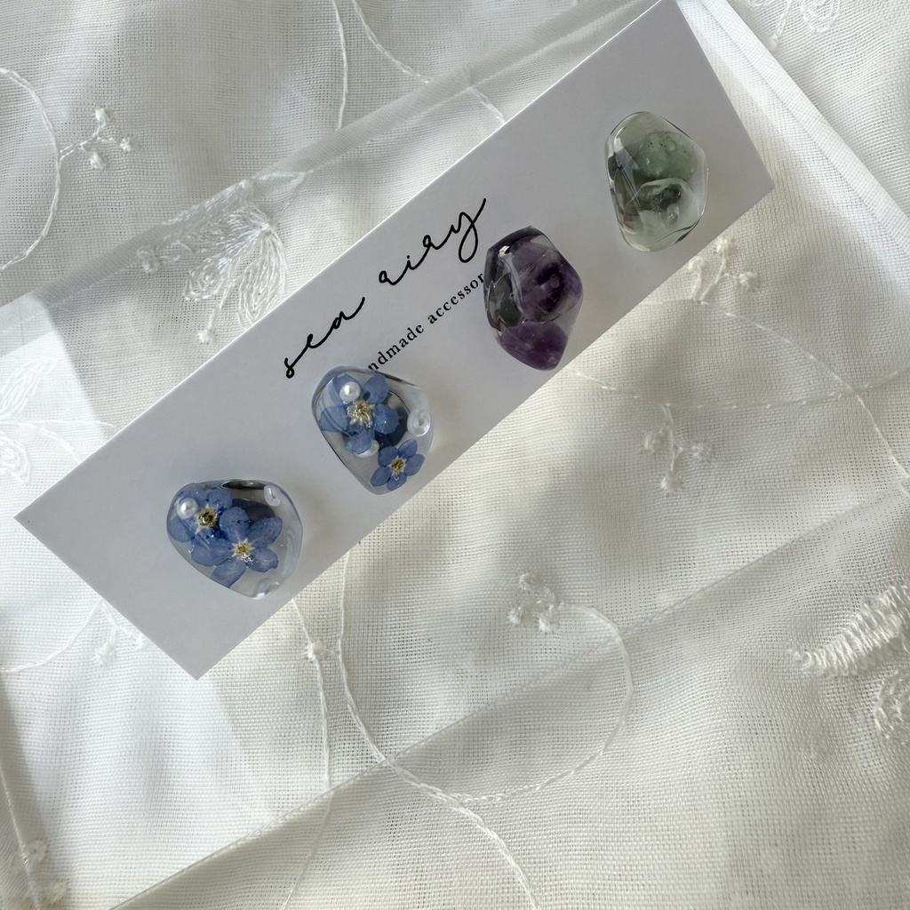 no.176 勿忘草と天然石の鉱石ピアス 忘れな草 パール 天然石 レインボーフローライト 鉱石 レジンピアス ステンレス ピアス
