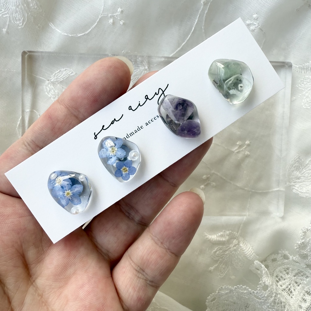 no.176 勿忘草と天然石の鉱石ピアス 忘れな草 パール 天然石 レインボーフローライト 鉱石 レジンピアス ステンレス ピアス