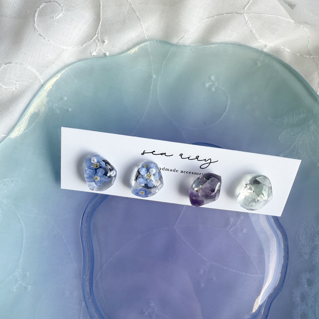 no.176 勿忘草と天然石の鉱石ピアス 忘れな草 パール 天然石 レインボーフローライト 鉱石 レジンピアス ステンレス ピアス