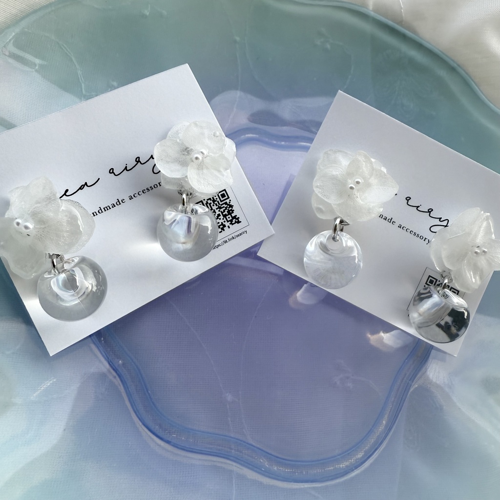 no.177 紫陽花と鈴丸ビーズのゆらゆらピアス 本物のお花 アジサイ ホワイトアナベル パール クリア ステンレス ピアス