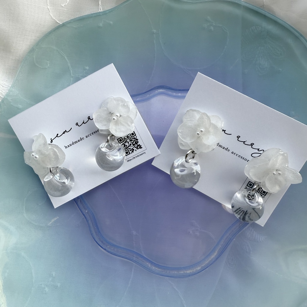 no.177 紫陽花と鈴丸ビーズのゆらゆらピアス 本物のお花 アジサイ ホワイトアナベル パール クリア ステンレス ピアス