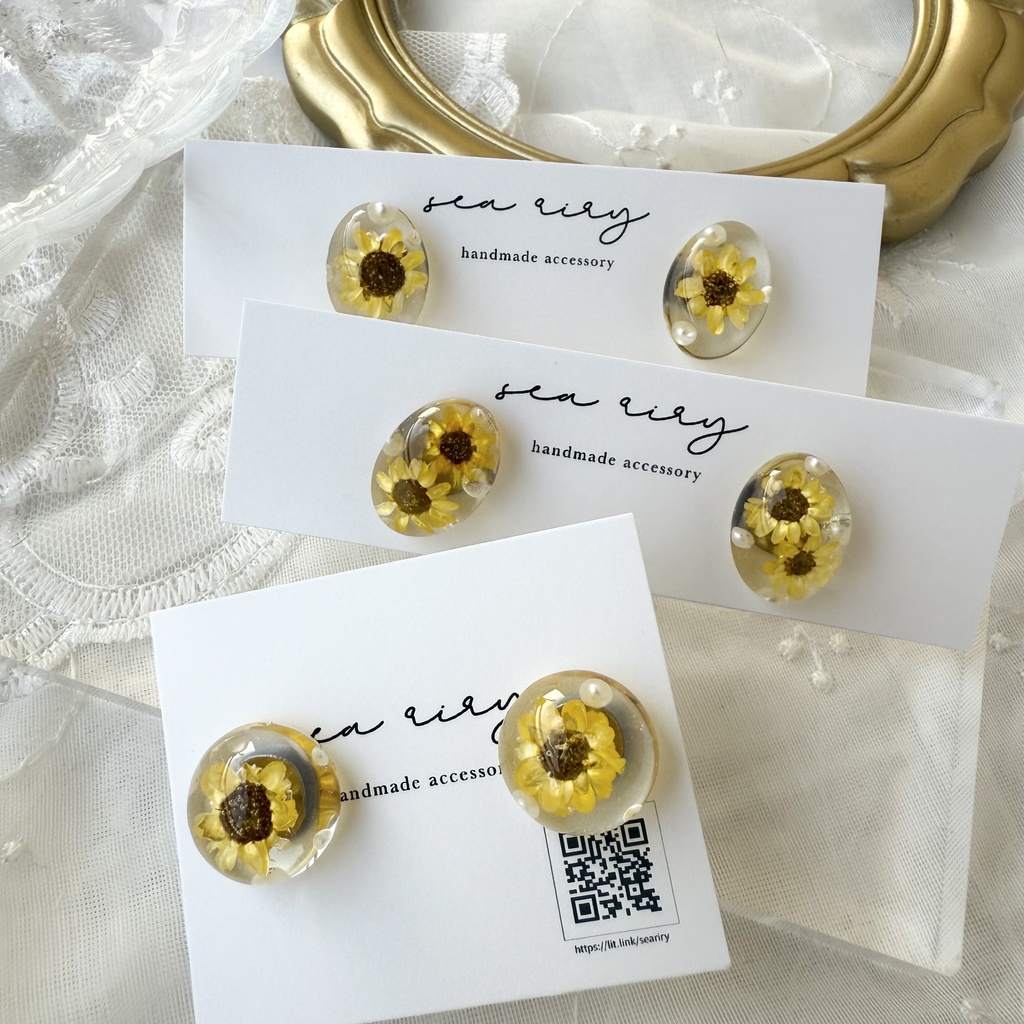 no.205 ちいさな向日葵のドームピアス ひまわり スターフラワー ドライフラワー パール ドーム ステンレス ピアス
