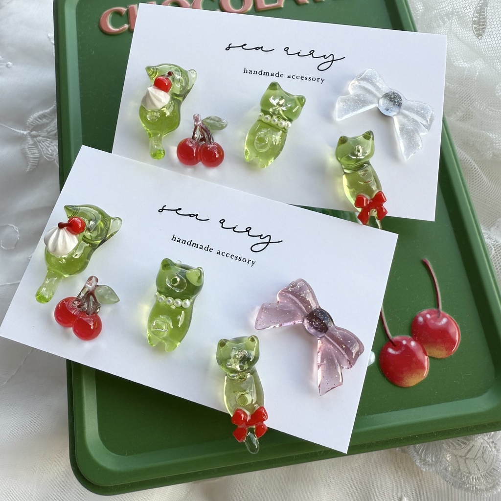 no.207  クリームソーダのねこちゃんピアス  セット  メロンソーダ  チェリー  さくらんぼ  ホイップ  ねこ  ネコ  ステンレス  ピアス