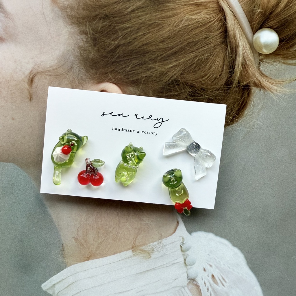 no.207  クリームソーダのねこちゃんピアス  セット  メロンソーダ  チェリー  さくらんぼ  ホイップ  ねこ  ネコ  ステンレス  ピアス