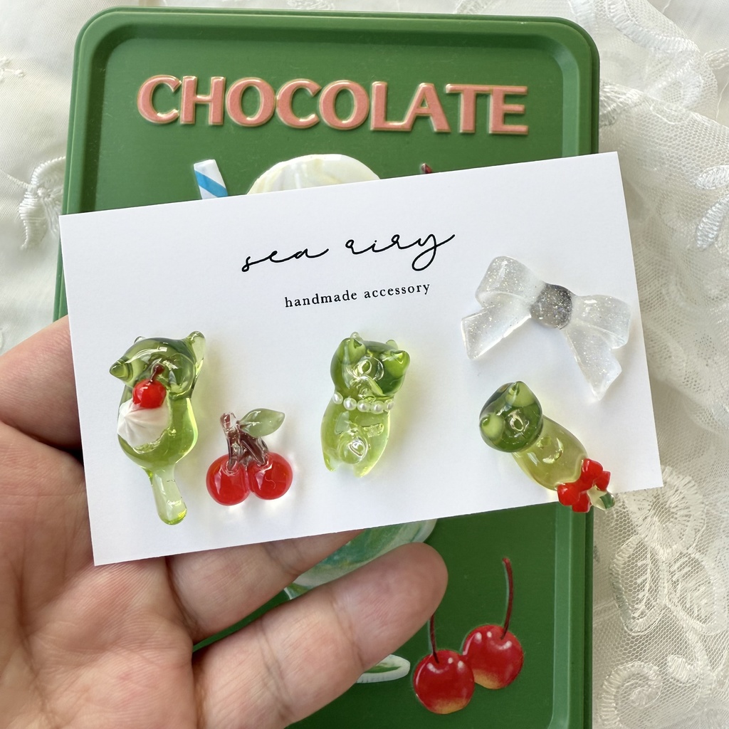 no.207  クリームソーダのねこちゃんピアス  セット  メロンソーダ  チェリー  さくらんぼ  ホイップ  ねこ  ネコ  ステンレス  ピアス