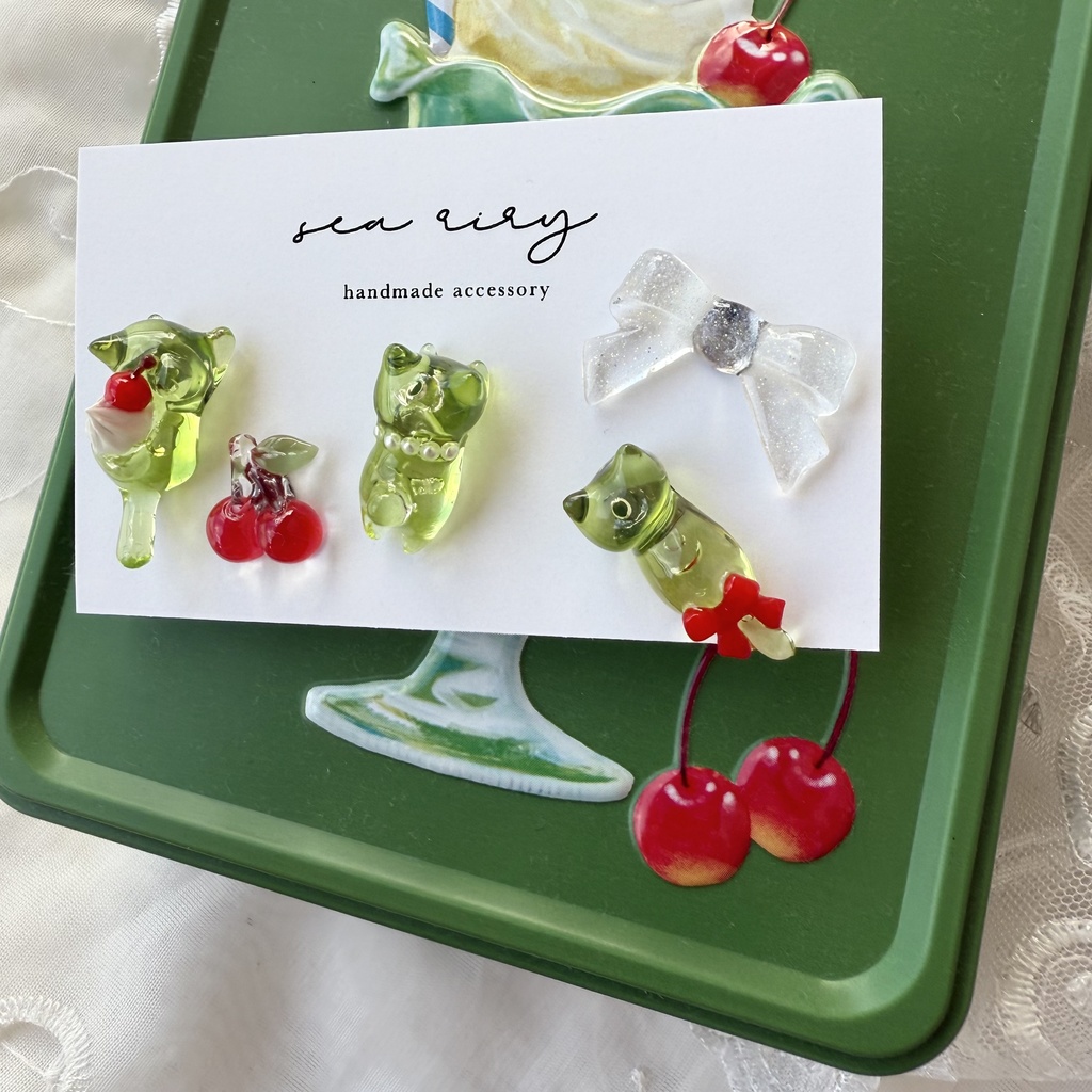 no.207  クリームソーダのねこちゃんピアス  セット  メロンソーダ  チェリー  さくらんぼ  ホイップ  ねこ  ネコ  ステンレス  ピアス