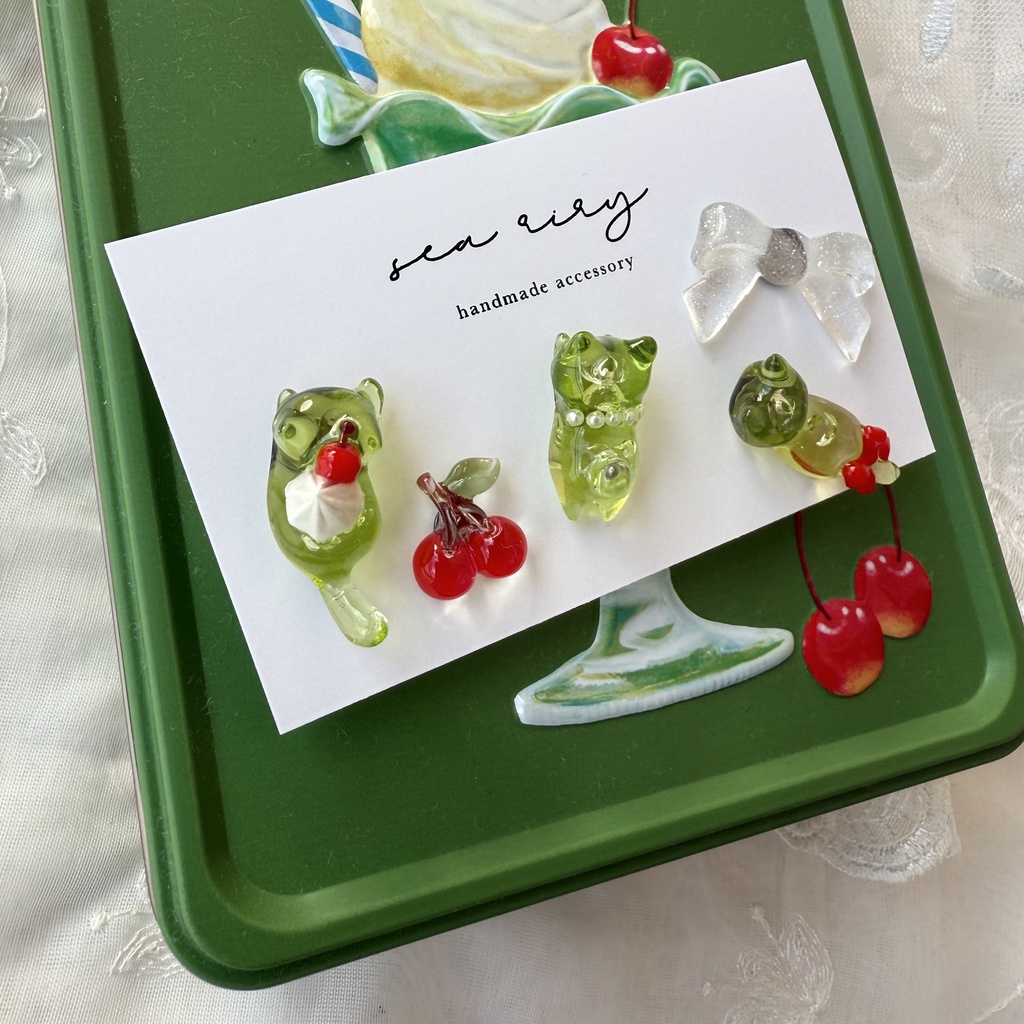 no.207  クリームソーダのねこちゃんピアス  セット  メロンソーダ  チェリー  さくらんぼ  ホイップ  ねこ  ネコ  ステンレス  ピアス