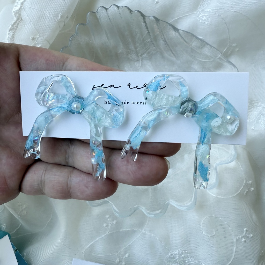 no.209 紫陽花とパールのリボンピアス 夏色 ブルー リボン 本物のお花 アジサイ パール ステンレス ピアス