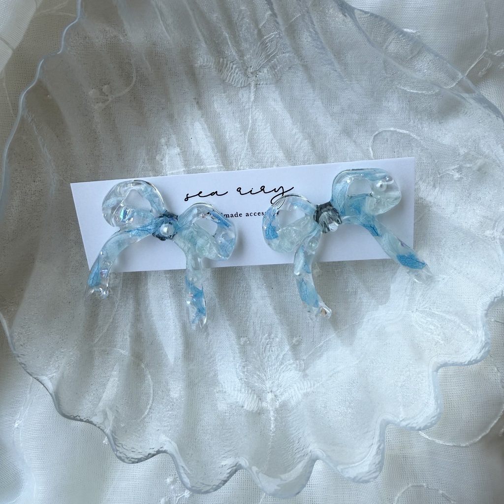 no.209 紫陽花とパールのリボンピアス 夏色 ブルー リボン 本物のお花 アジサイ パール ステンレス ピアス