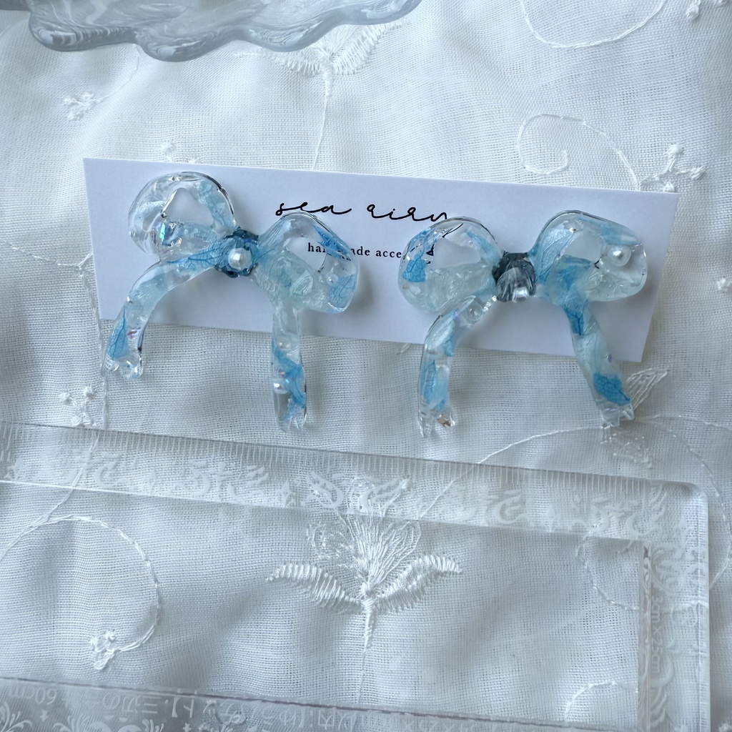 no.209 紫陽花とパールのリボンピアス 夏色 ブルー リボン 本物のお花 アジサイ パール ステンレス ピアス