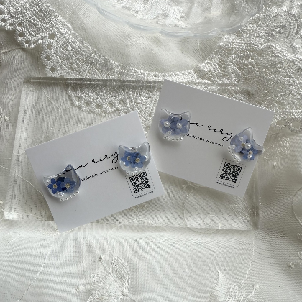no.210 再販 勿忘草のねこちゃんピアス パール 忘れな草 ネコ 猫 フラワー ブルー クリア ステンレス ピアス