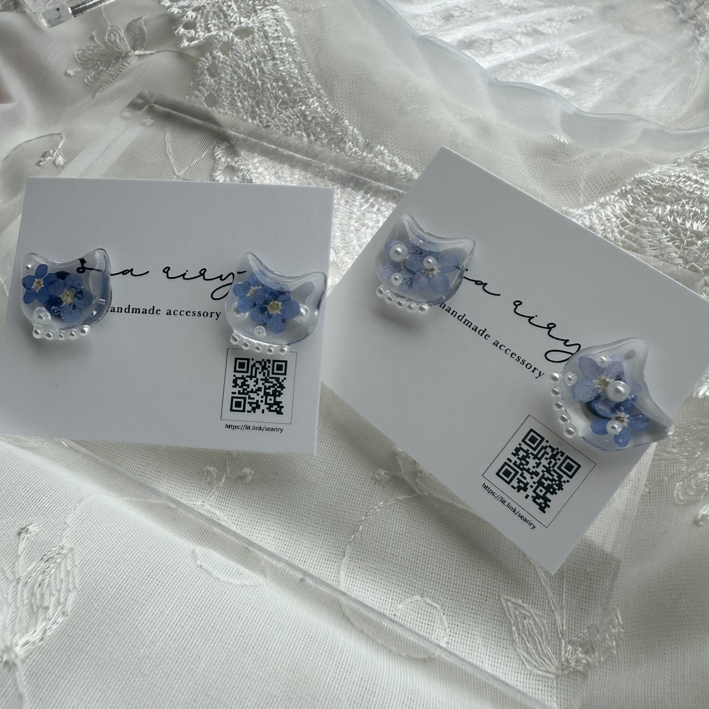 no.210 再販 勿忘草のねこちゃんピアス パール 忘れな草 ネコ 猫 フラワー ブルー クリア ステンレス ピアス