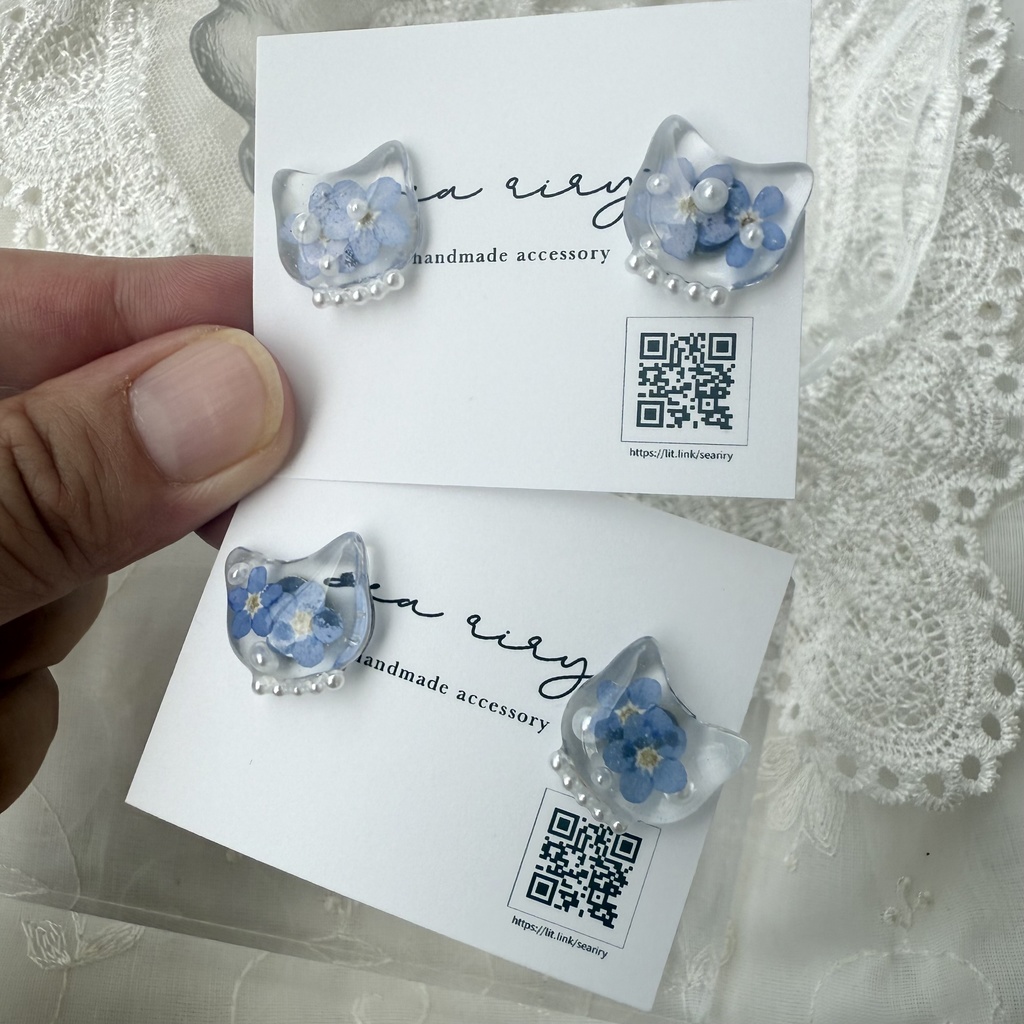 no.210 再販 勿忘草のねこちゃんピアス パール 忘れな草 ネコ 猫 フラワー ブルー クリア ステンレス ピアス