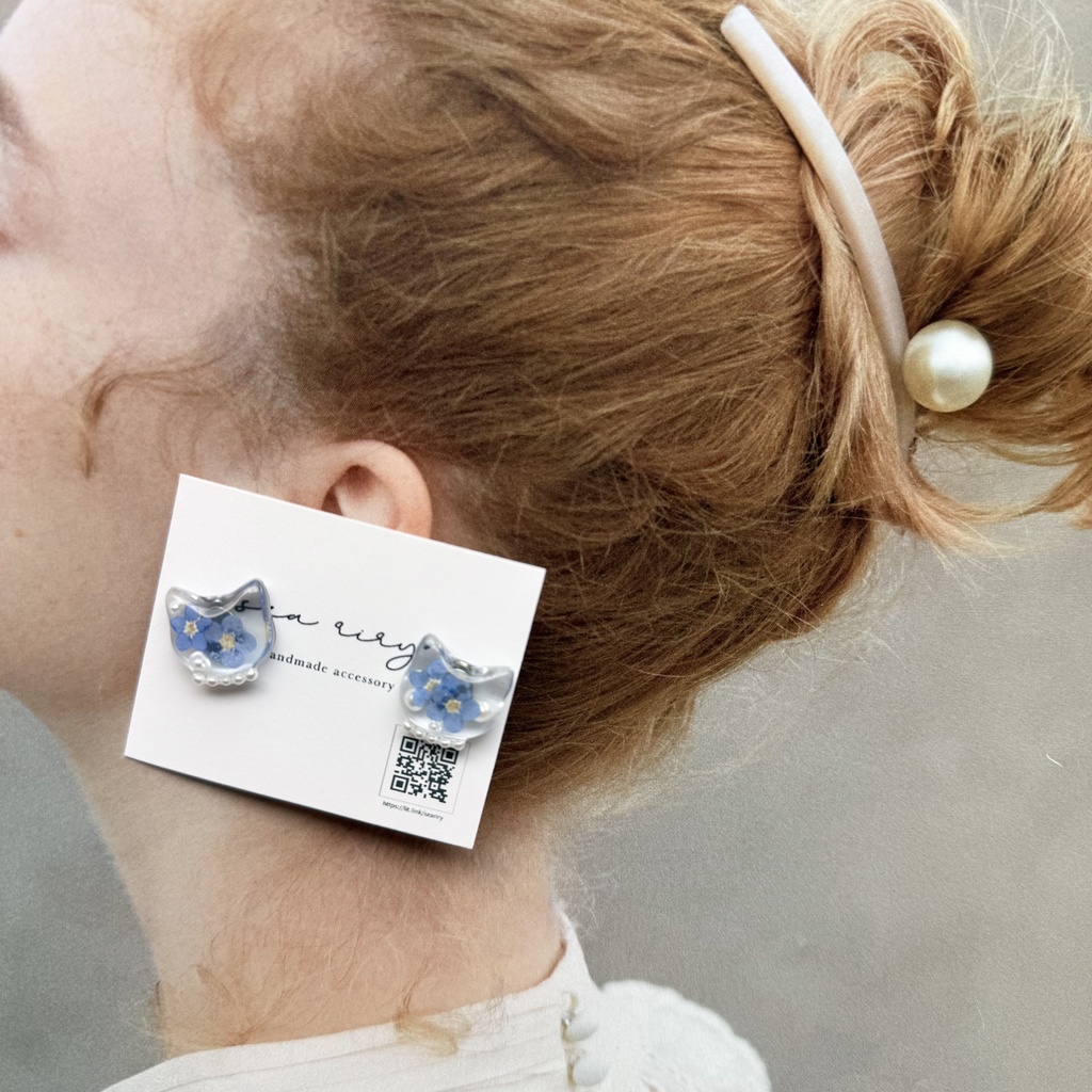 no.210 再販 勿忘草のねこちゃんピアス パール 忘れな草 ネコ 猫 フラワー ブルー クリア ステンレス ピアス