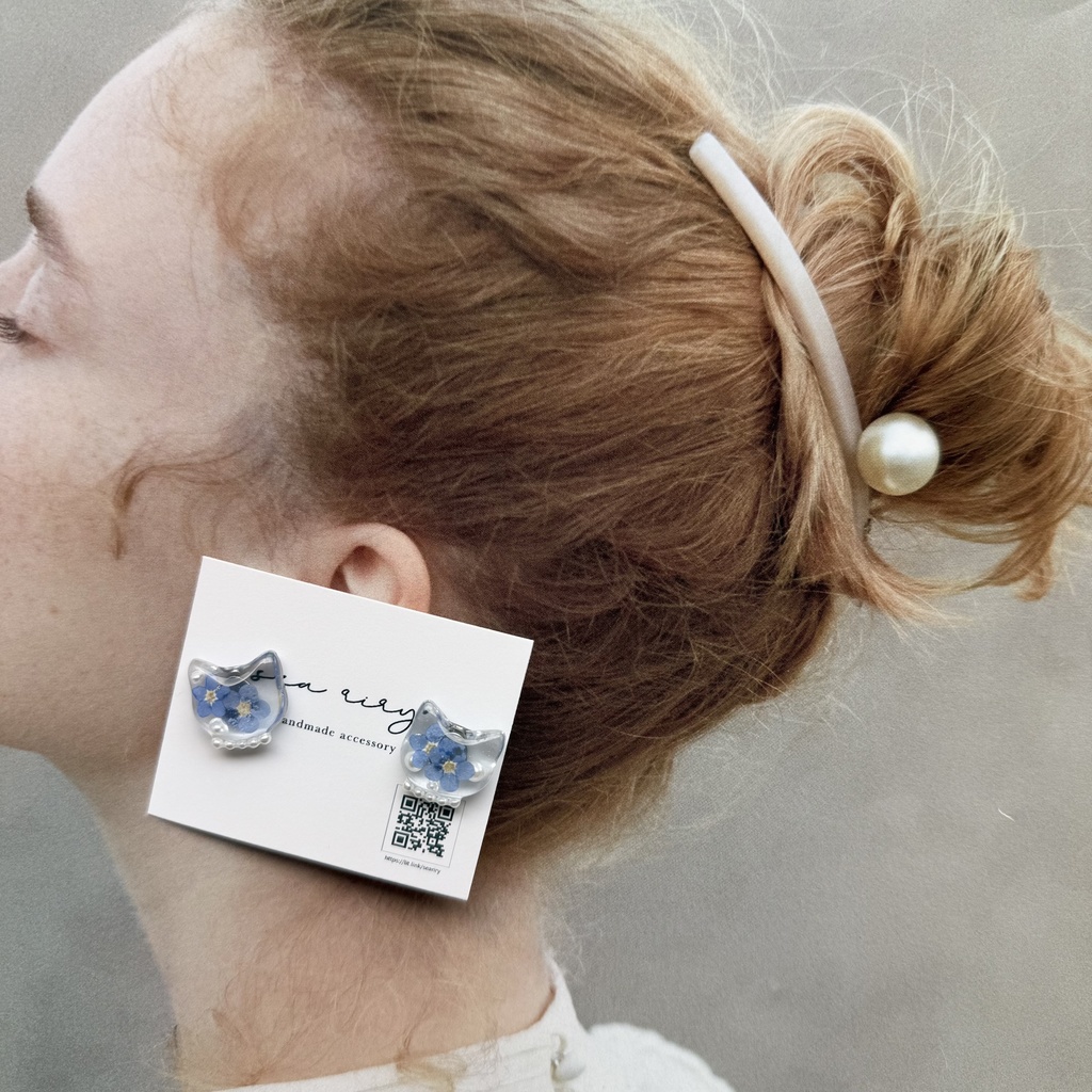 no.210 再販 勿忘草のねこちゃんピアス パール 忘れな草 ネコ 猫 フラワー ブルー クリア ステンレス ピアス