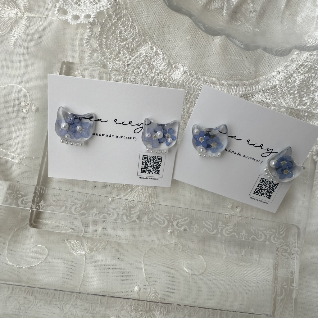 no.210 再販 勿忘草のねこちゃんピアス パール 忘れな草 ネコ 猫 フラワー ブルー クリア ステンレス ピアス