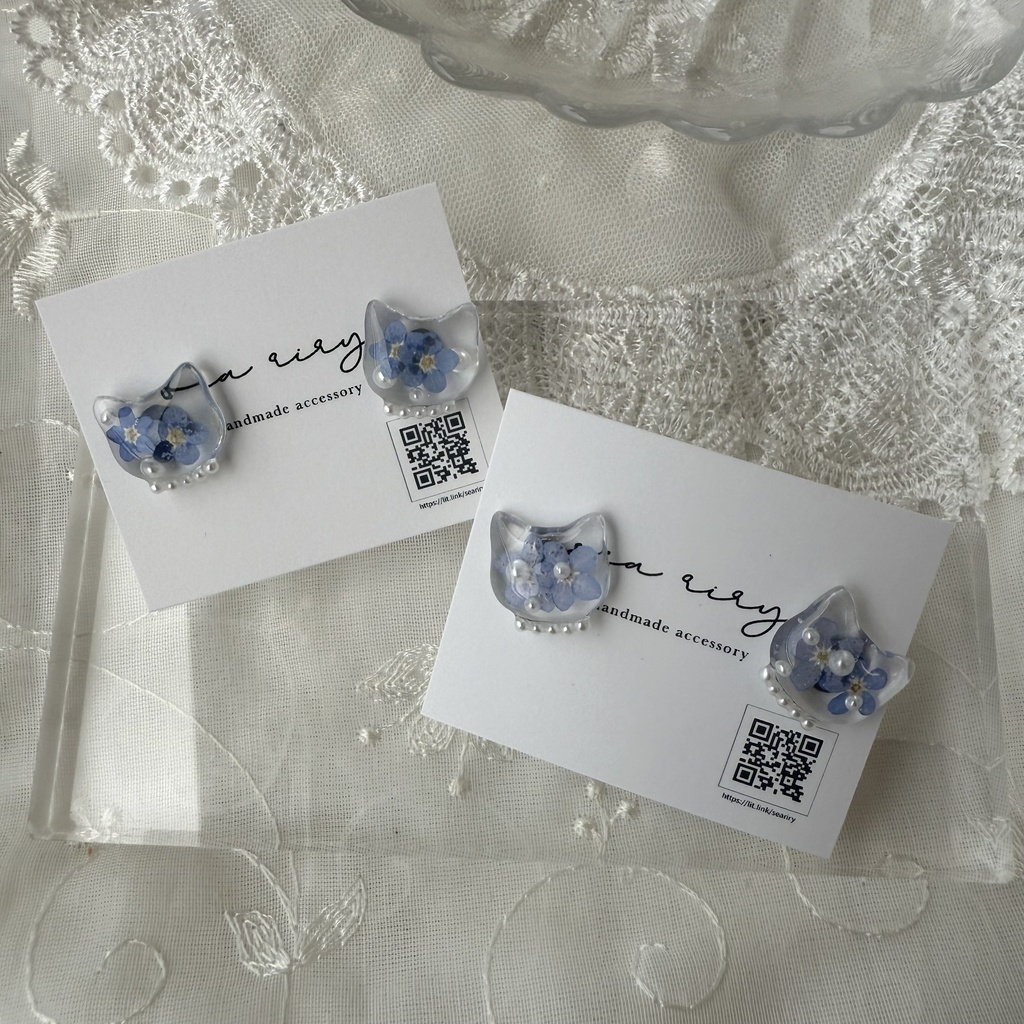 no.210 再販 勿忘草のねこちゃんピアス パール 忘れな草 ネコ 猫 フラワー ブルー クリア ステンレス ピアス