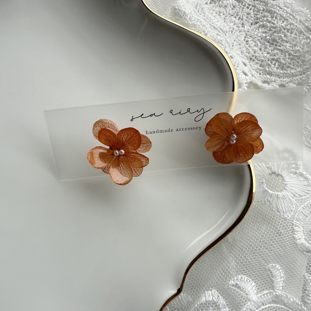 no.222 ブリックオレンジの紫陽花ピアス 秋色 オレンジ 本物のお花 アジサイ パール ステンレス ピアス
