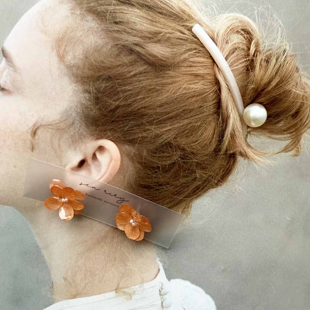 no.222 ブリックオレンジの紫陽花ピアス 秋色 オレンジ 本物のお花 アジサイ パール ステンレス ピアス