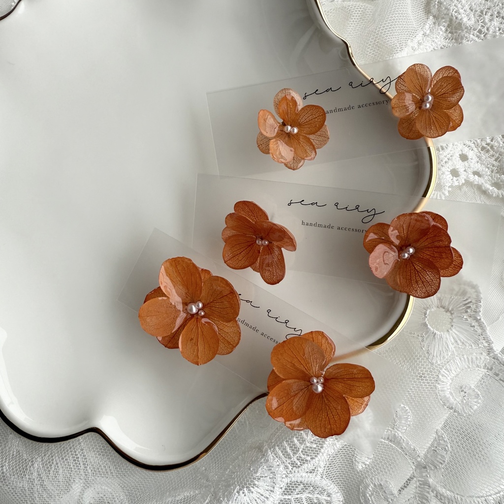 no.222 ブリックオレンジの紫陽花ピアス 秋色 オレンジ 本物のお花 アジサイ パール ステンレス ピアス