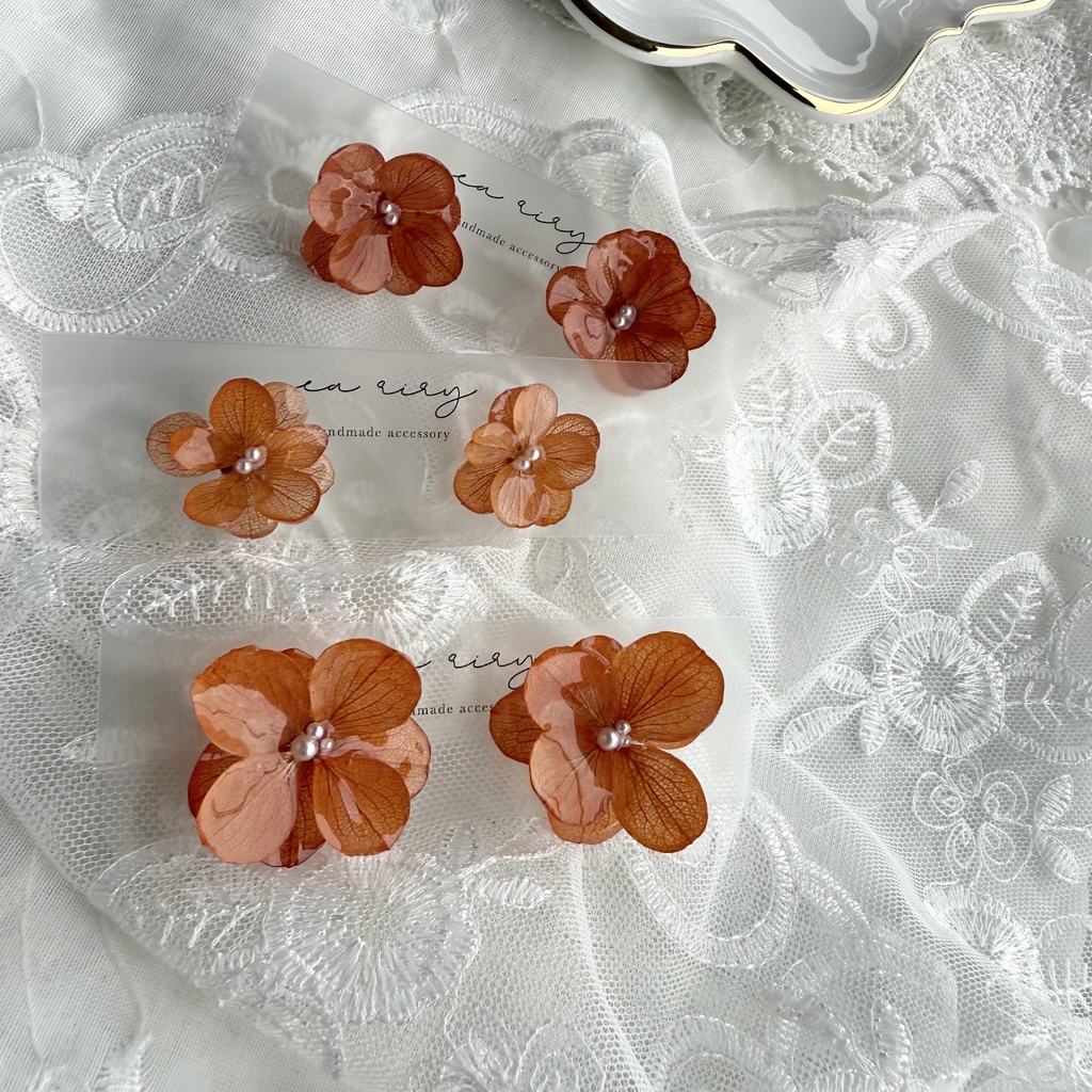 no.222 ブリックオレンジの紫陽花ピアス 秋色 オレンジ 本物のお花 アジサイ パール ステンレス ピアス