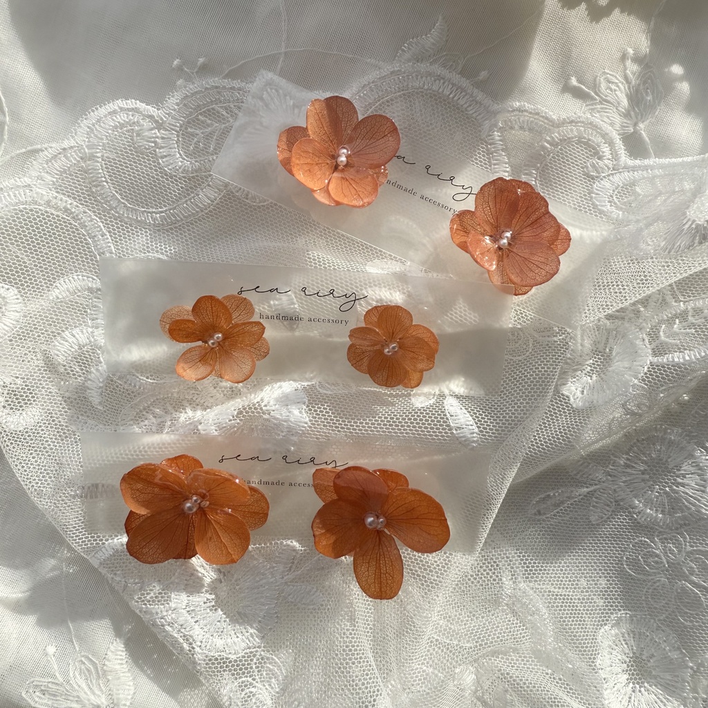 no.222 ブリックオレンジの紫陽花ピアス 秋色 オレンジ 本物のお花 アジサイ パール ステンレス ピアス