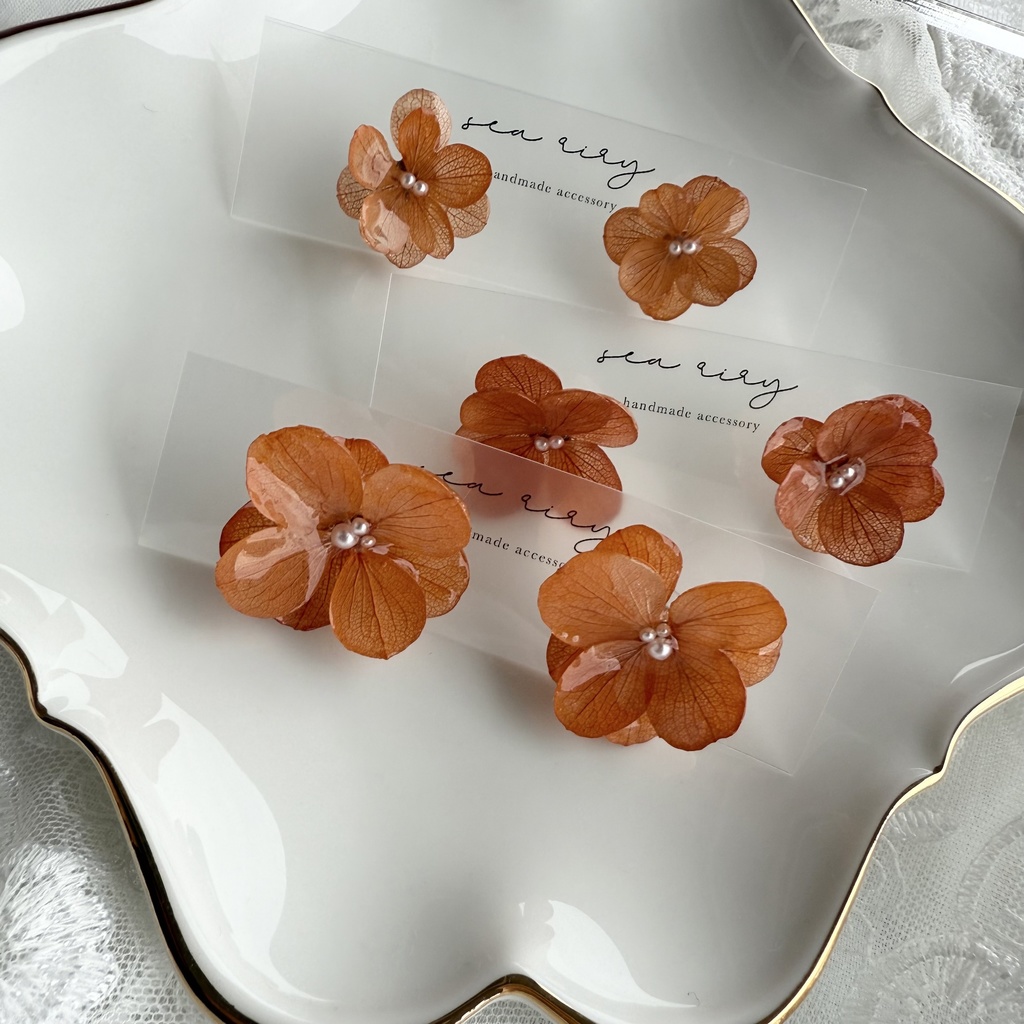 no.222 ブリックオレンジの紫陽花ピアス 秋色 オレンジ 本物のお花 アジサイ パール ステンレス ピアス