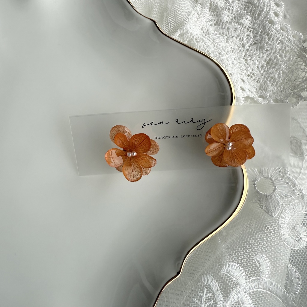 no.222 ブリックオレンジの紫陽花ピアス 秋色 オレンジ 本物のお花 アジサイ パール ステンレス ピアス