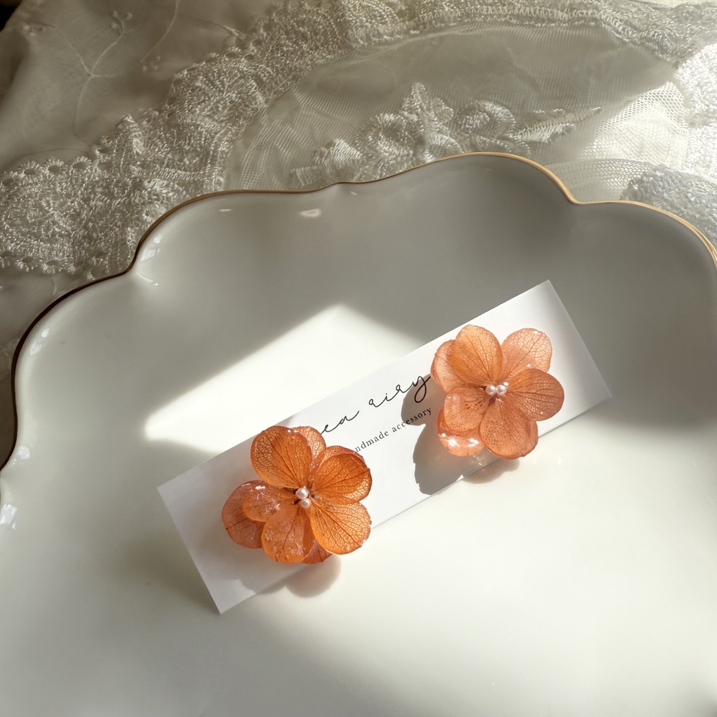 no.226 再販 ブリックオレンジの紫陽花ピアス 秋色 オレンジ 本物のお花 アジサイ パール ステンレス ピアス