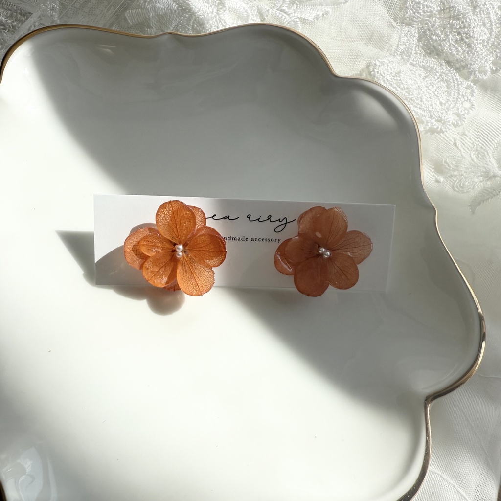 no.226 再販 ブリックオレンジの紫陽花ピアス 秋色 オレンジ 本物のお花 アジサイ パール ステンレス ピアス