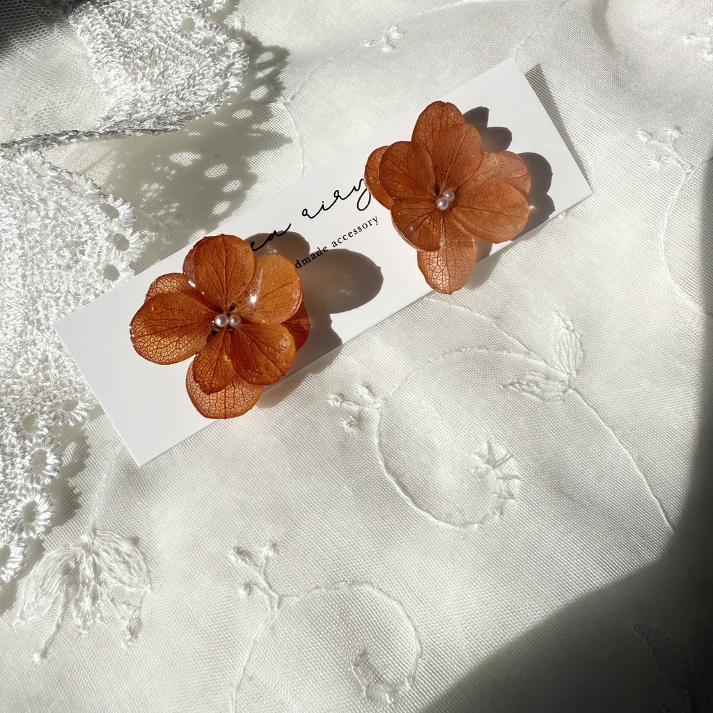 no.226 再販 ブリックオレンジの紫陽花ピアス 秋色 オレンジ 本物のお花 アジサイ パール ステンレス ピアス