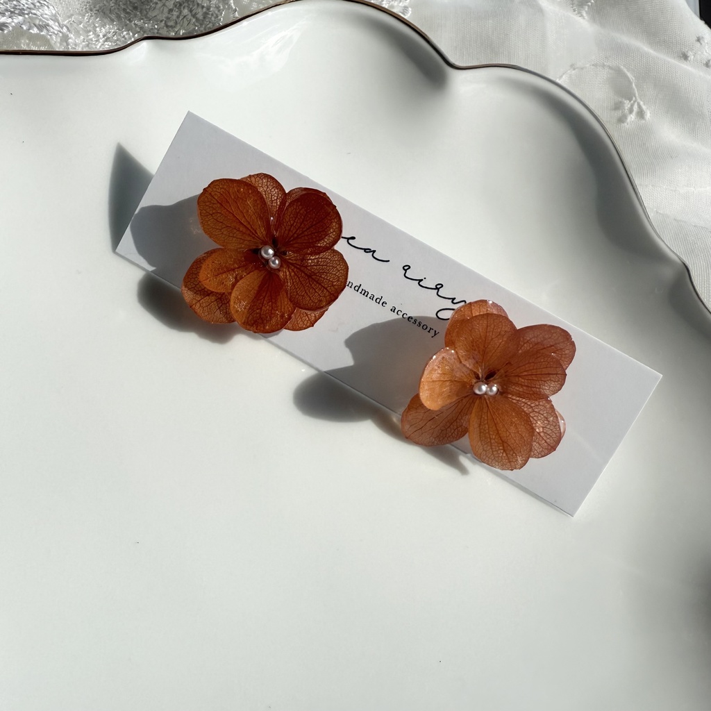 no.226 再販 ブリックオレンジの紫陽花ピアス 秋色 オレンジ 本物のお花 アジサイ パール ステンレス ピアス