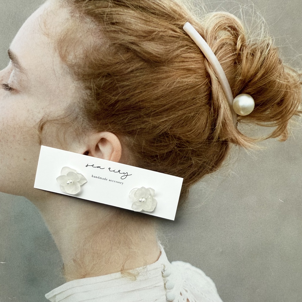 no.232  再販 ちいさなお花のピアス  ホワイトアナベル  本物のお花  アジサイ  パール  ステンレス  ピアス