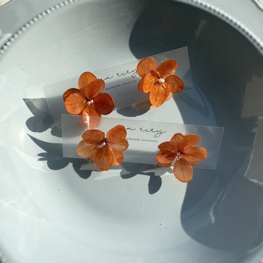 no.234 再販 ブリックオレンジの紫陽花ピアス 本物のお花 オレンジ アジサイ パール ステンレス ピアス