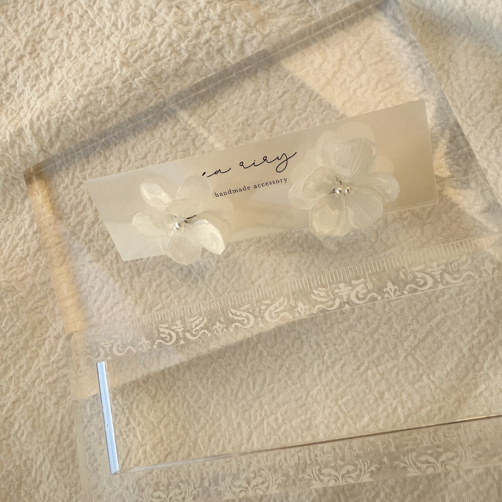 no.245 ホワイトの紫陽花ピアス アトランティスアジサイ ホワイト 白 パール アジサイ ステンレスピアス