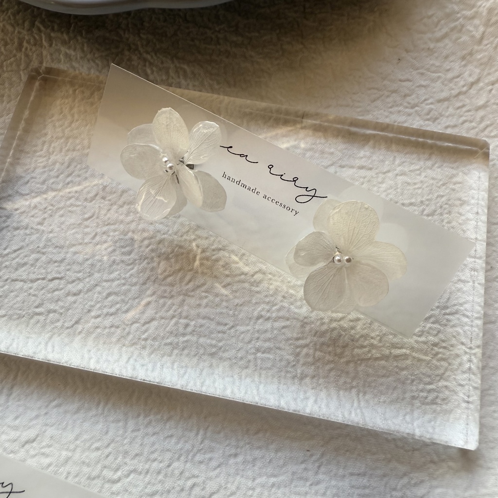 no.245 ホワイトの紫陽花ピアス アトランティスアジサイ ホワイト 白 パール アジサイ ステンレスピアス