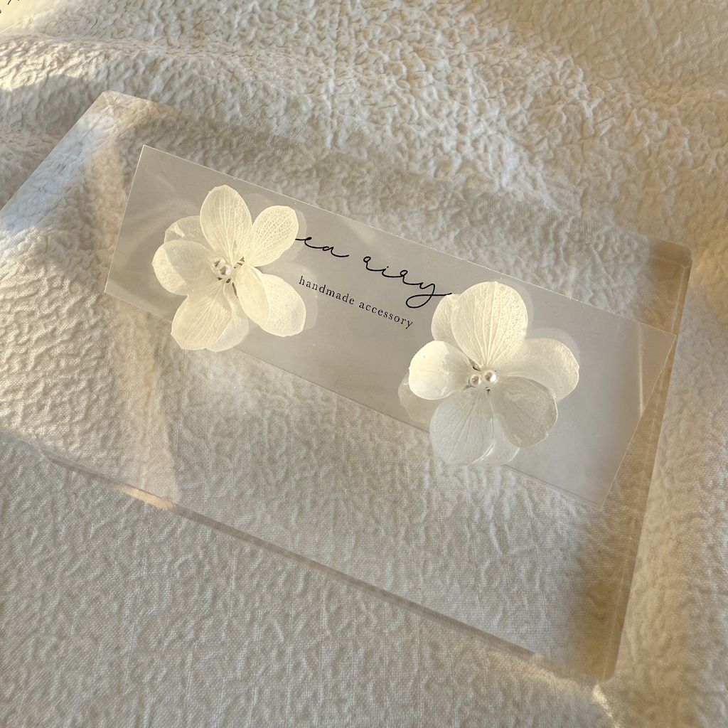 no.245 ホワイトの紫陽花ピアス アトランティスアジサイ ホワイト 白 パール アジサイ ステンレスピアス