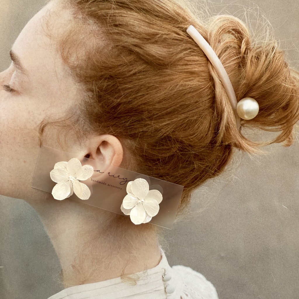 no.245 ホワイトの紫陽花ピアス アトランティスアジサイ ホワイト 白 パール アジサイ ステンレスピアス