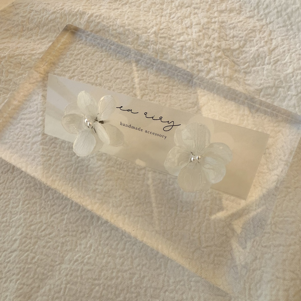 no.245 ホワイトの紫陽花ピアス アトランティスアジサイ ホワイト 白 パール アジサイ ステンレスピアス